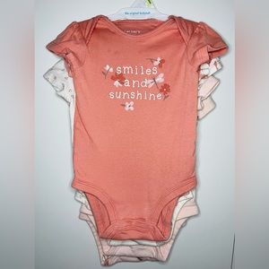 Bodysuits a pack of 5. Can also be sold separately.